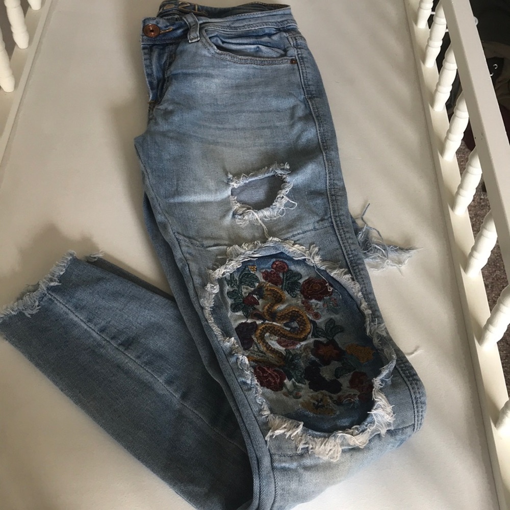 Rue 21 Embroidered Patch Jeans